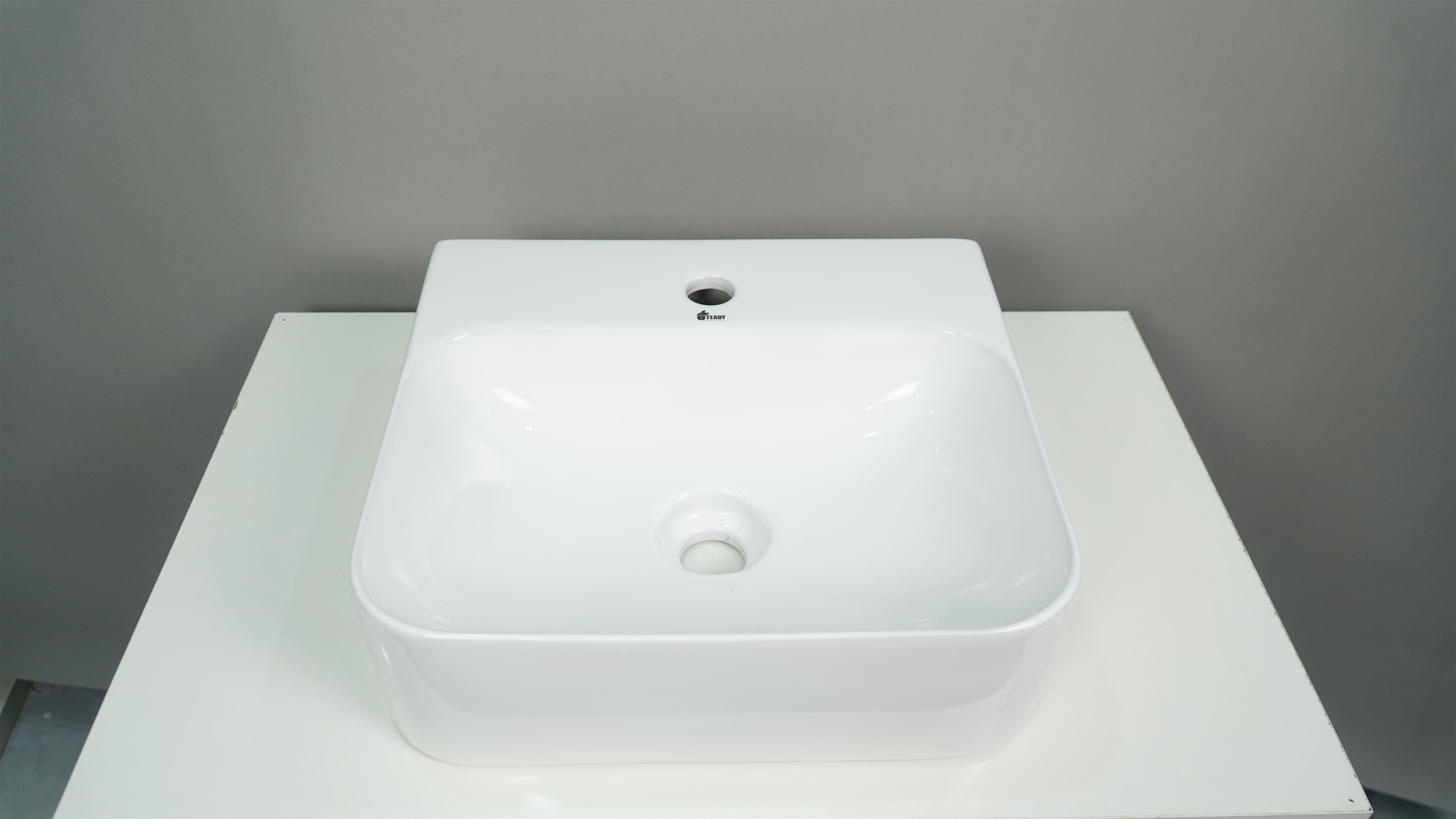Chậu Lavabo dương bàn cao cấp LV-173A