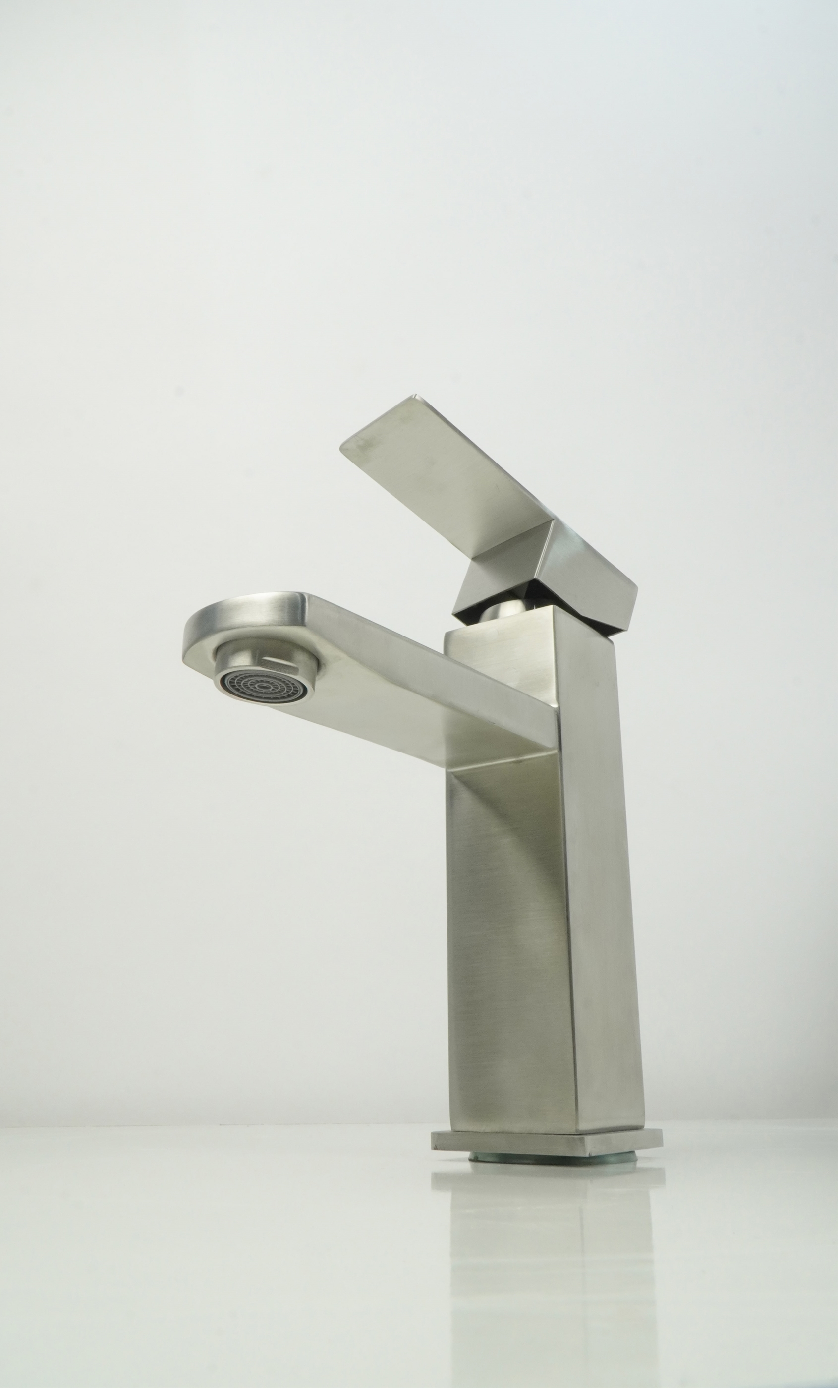 voi-rua-mat-nong-lanh-teady-v3043-a